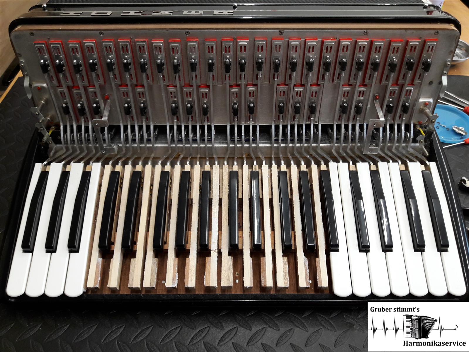Startseite | Gruber Stimmt`s Harmonikaservice Gruber Bassmechanik Harmonikaservice Gruber stimmt`s